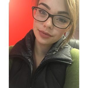 Meet your Posher, Alyson